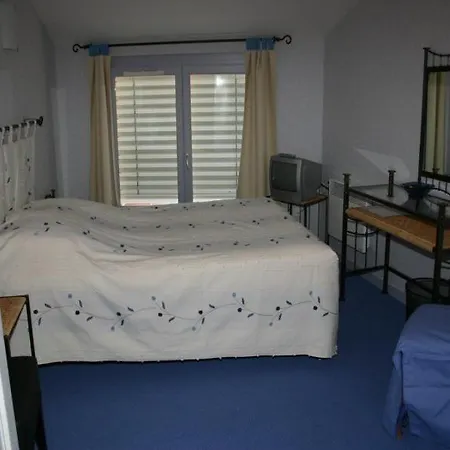 Logis L'auberge Du Quercy Blanc Hotel 2*