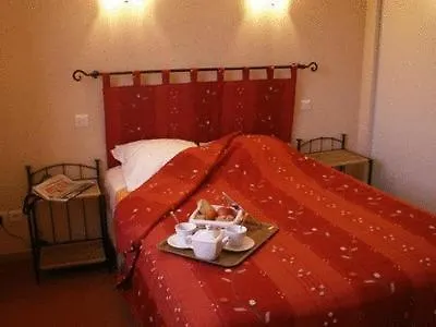 Logis L'auberge Du Quercy Blanc Hotel 2*