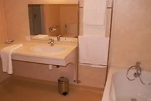 Logis L'auberge Du Quercy Blanc ホテル Molières